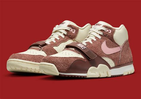 nike air trainer valentine